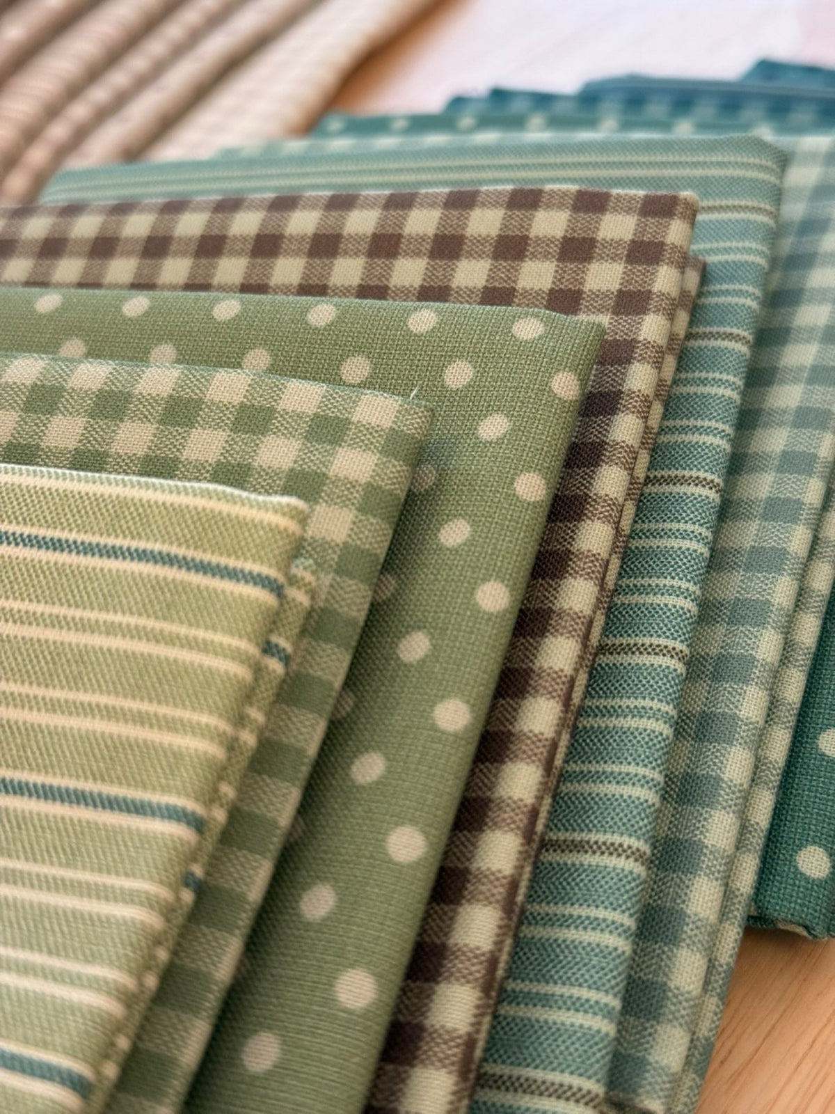 Quiltessential Minis Fat Quarter Bundle — Laundry Basket Quilts for Andover Fabrics