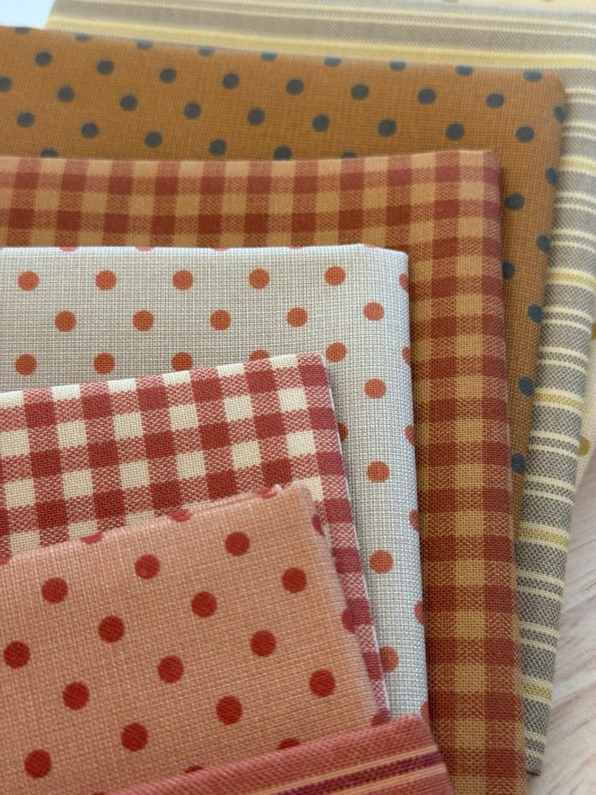 Quiltessential Minis Fat Quarter Bundle — Laundry Basket Quilts for Andover Fabrics