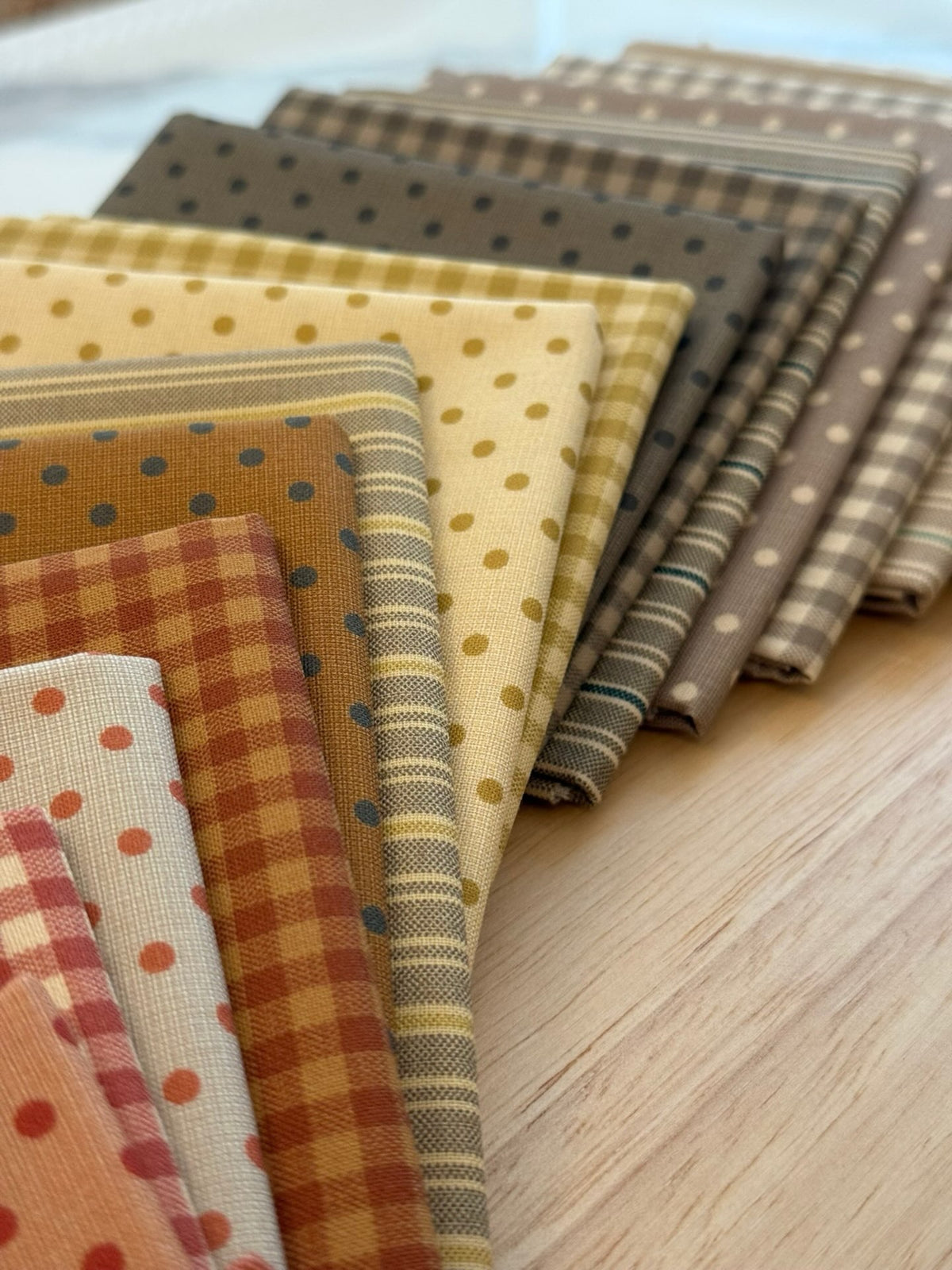 Quiltessential Minis Fat Quarter Bundle — Laundry Basket Quilts for Andover Fabrics