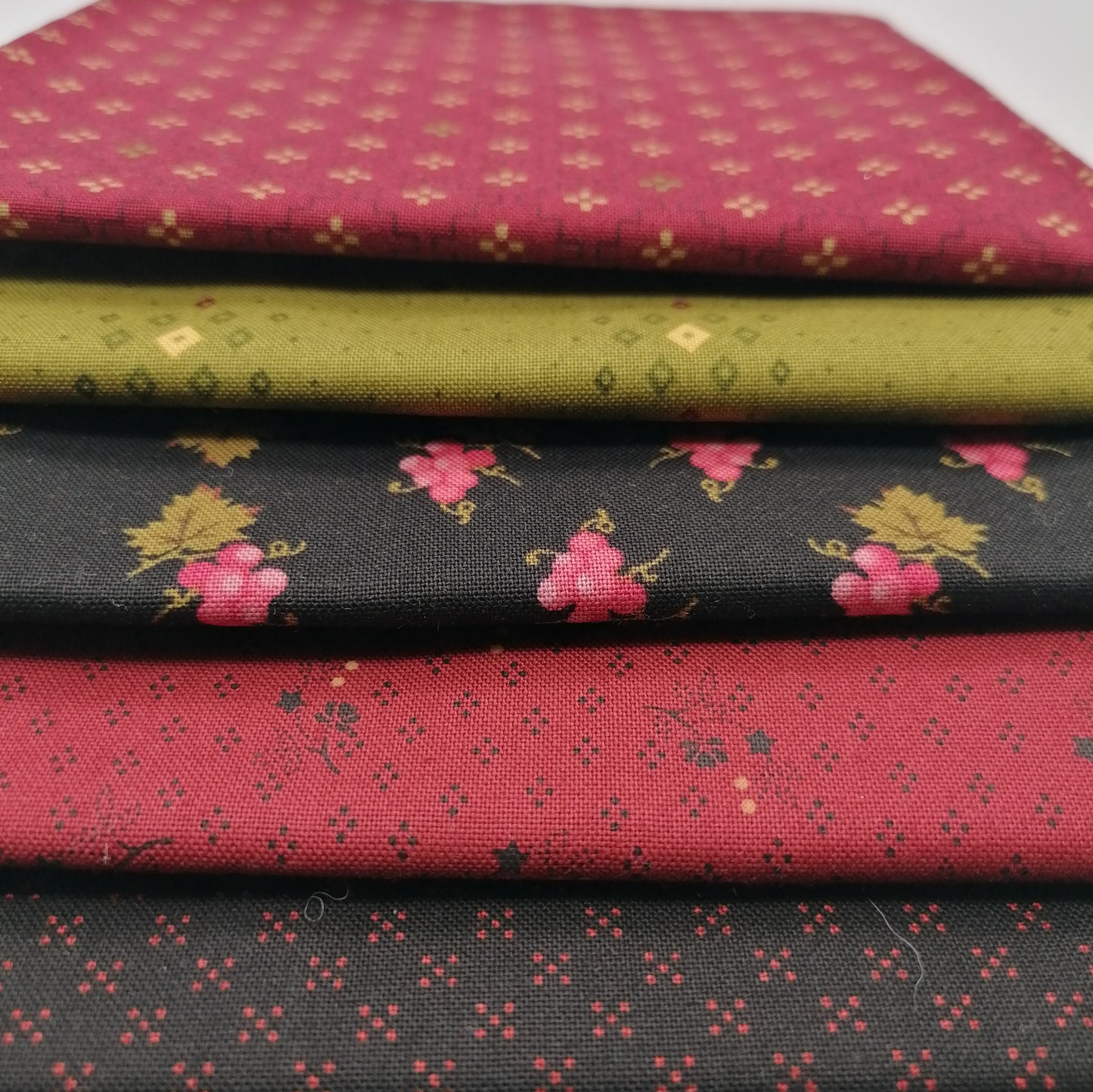 Kim Diehl Fat Quarter Bundle - 5 Fabrics KD2