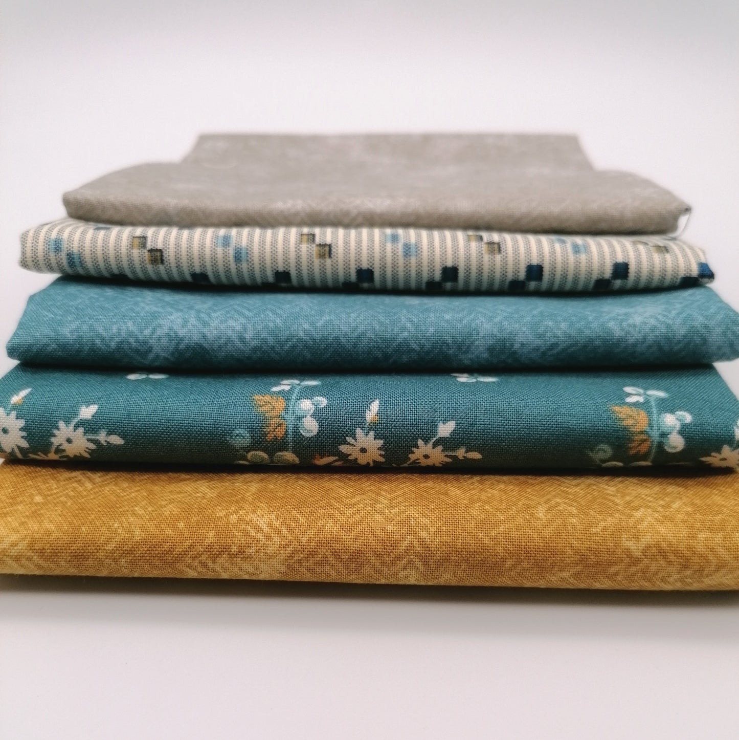 Fat Quarter Bundle LBQ17 - fanned arrangement showing all 5 fat quarters including teal floral and mustard gold prints
