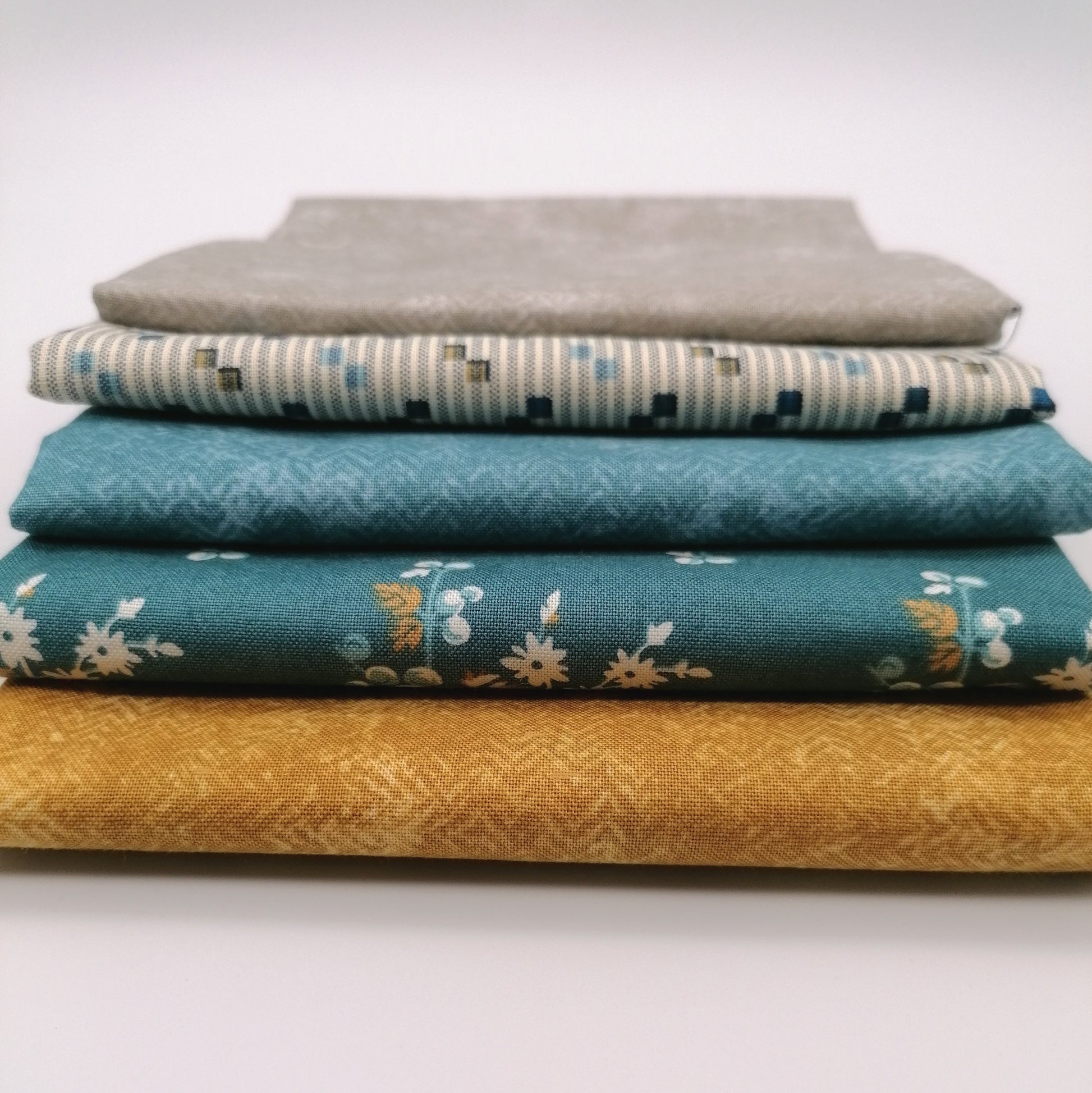 Fat Quarter Bundle LBQ17 - fanned arrangement showing all 5 fat quarters including teal floral and mustard gold prints