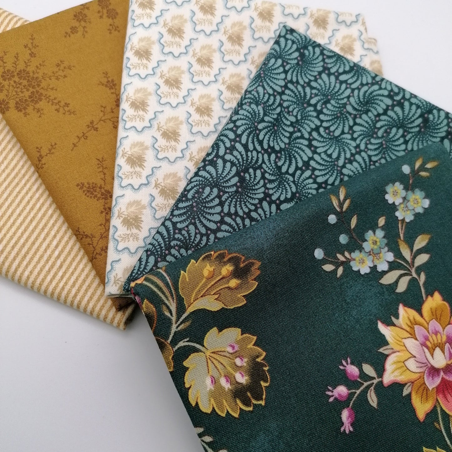 Fat Quarter Bundle LBQ18 - fanned arrangement showing all 5 fat quarters including large green floral and teal paisley prints