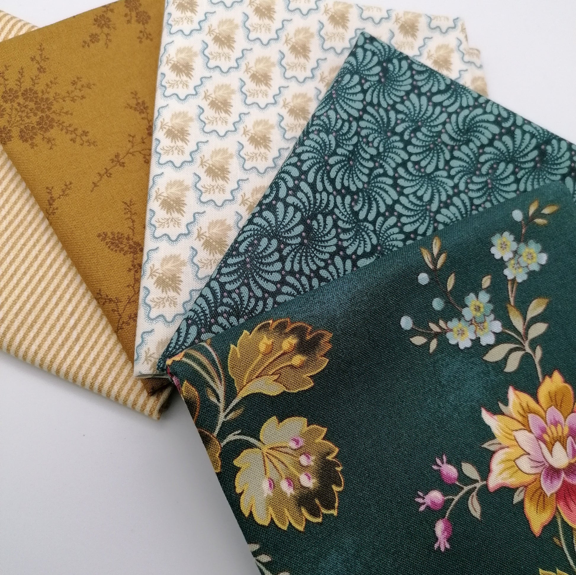 Fat Quarter Bundle LBQ18 - fanned arrangement showing all 5 fat quarters including large green floral and teal paisley prints