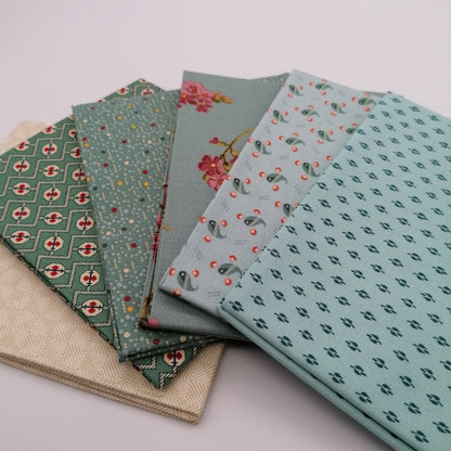 Farmers Daughter 6 fat quarter Bundle light blue