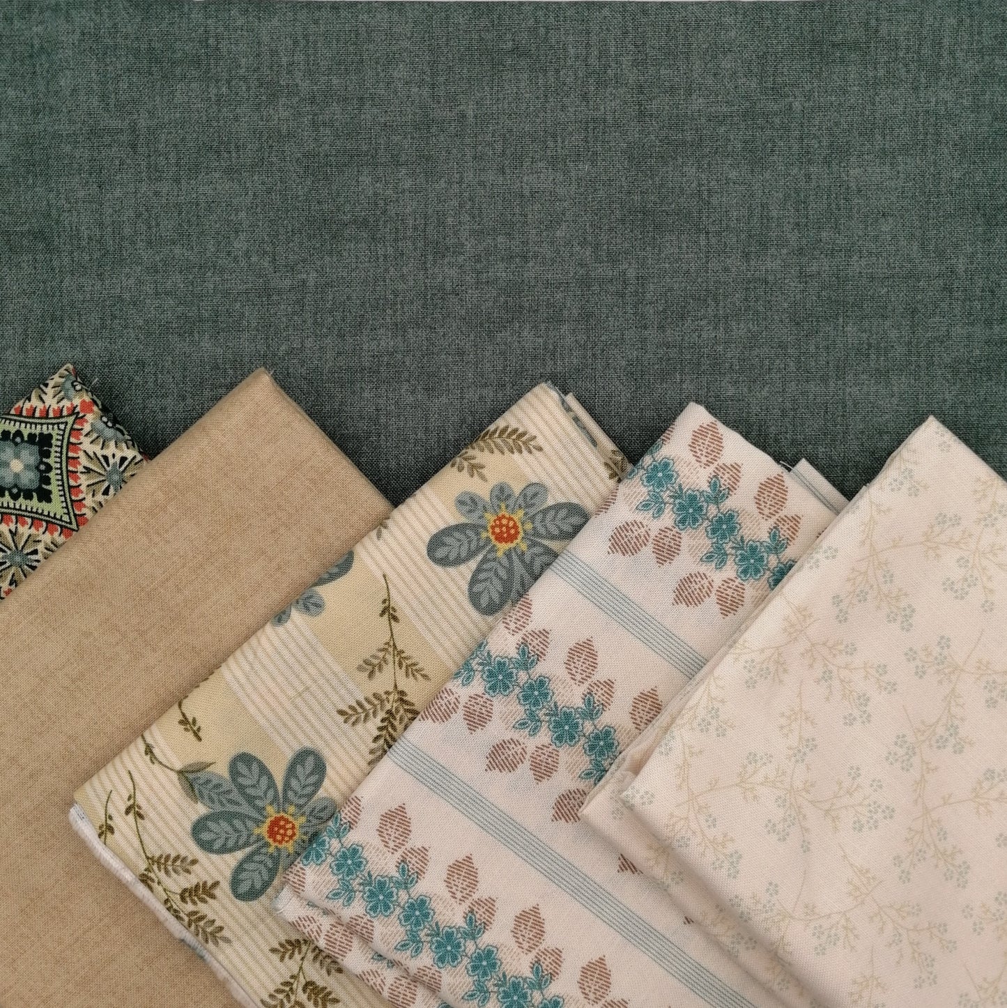 Fat Quarter Bundle - LBQ12