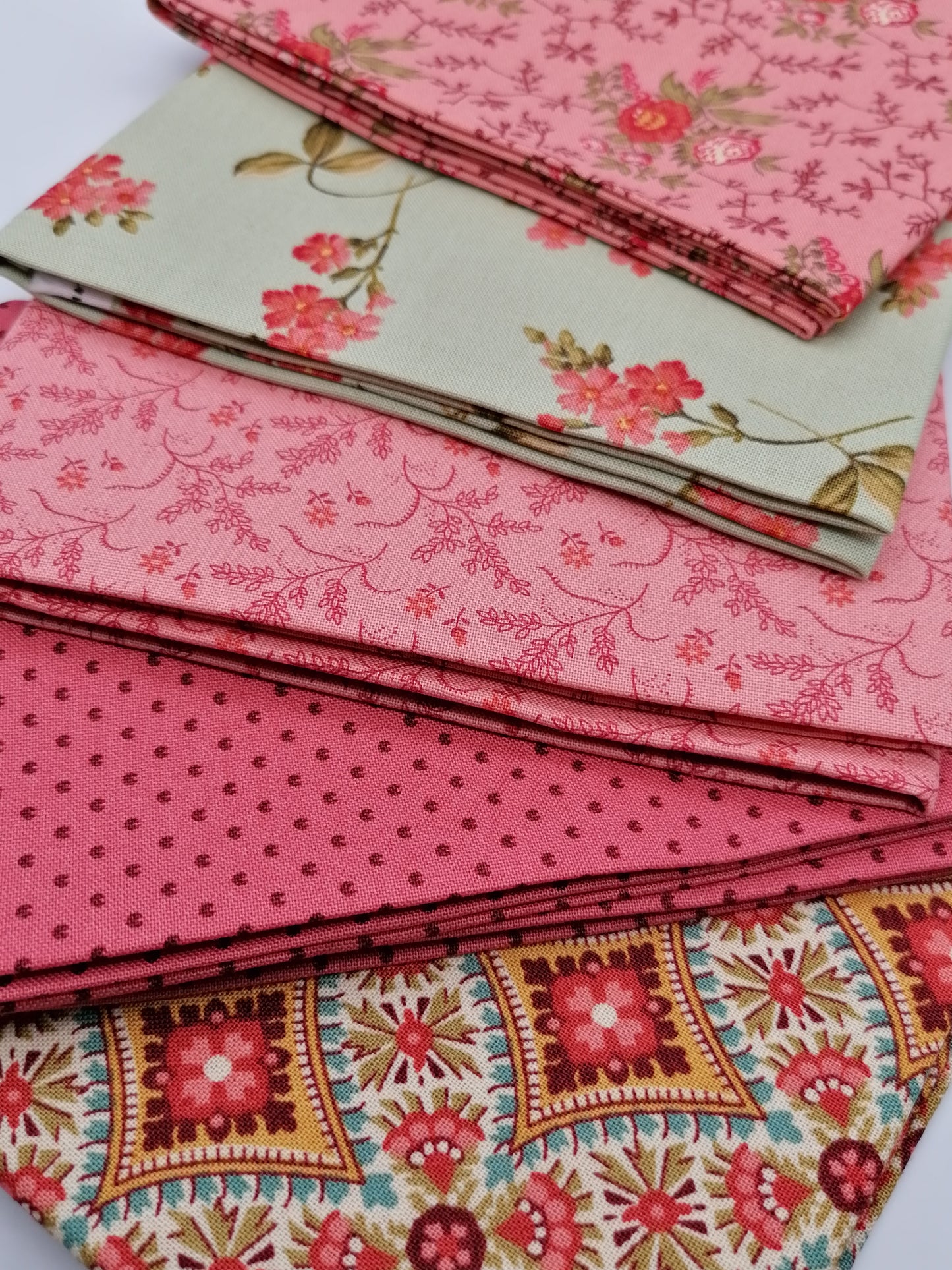 Farmers Daughter 5 fat quarter Bundle Pink