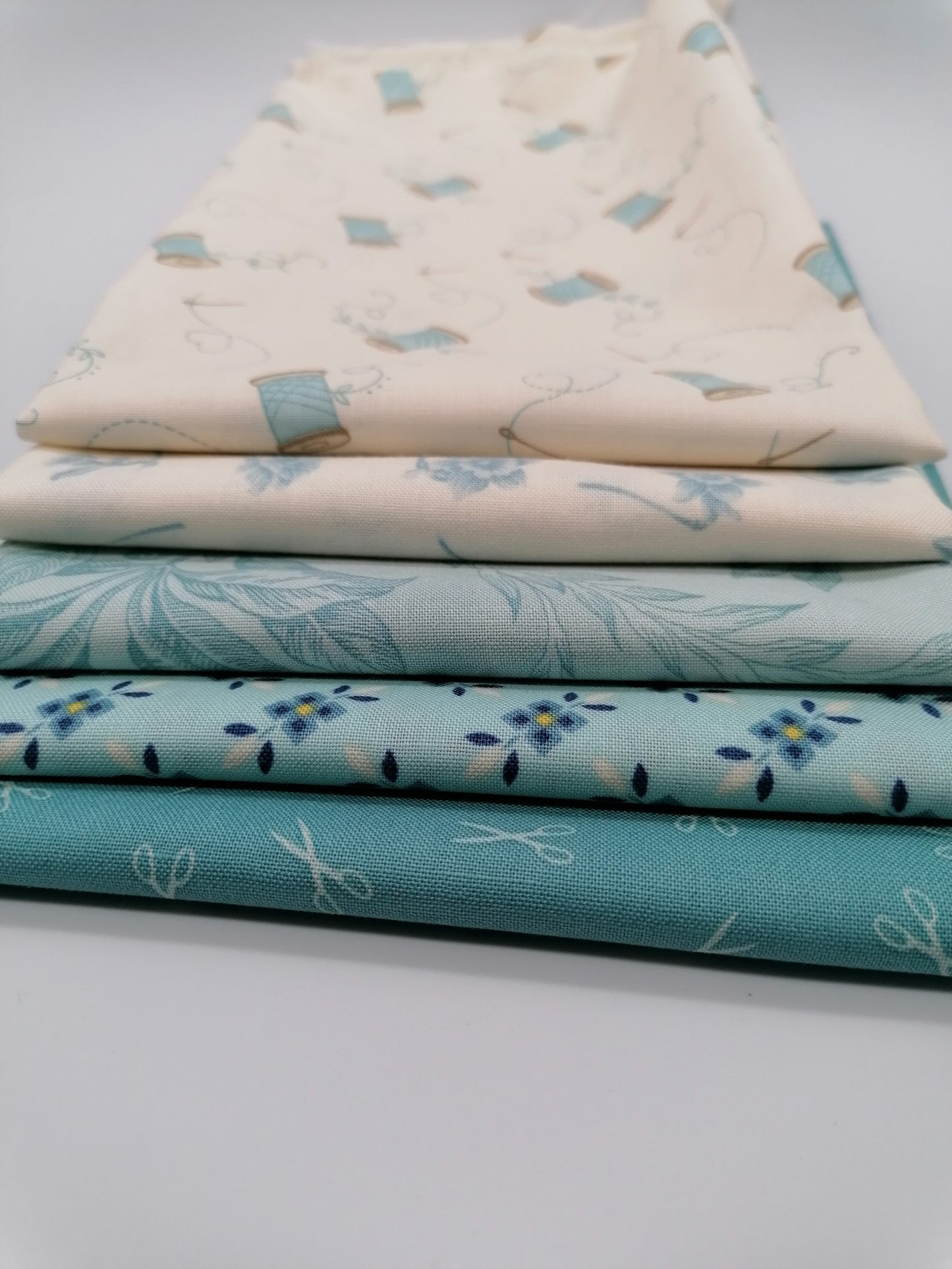 Blue Fat Quarter Bundle - LBQ9